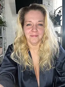 JenniferCarmen online show from May 1, 1:21 am