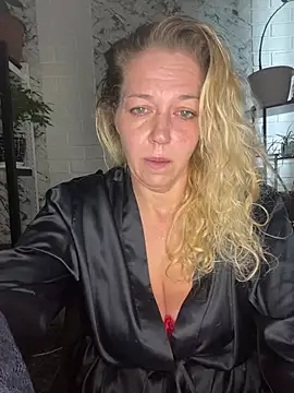 Snapshot of JenniferCarmen chatting on July 28, 2:29 am JenniferCarmen online show from July 28, 2:29 am