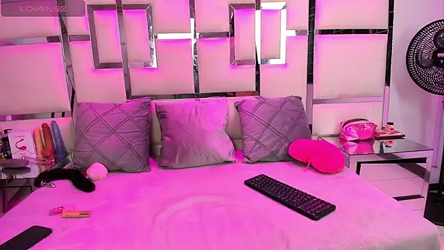 IssysLeBlanc online show from March 5, 2:40 am