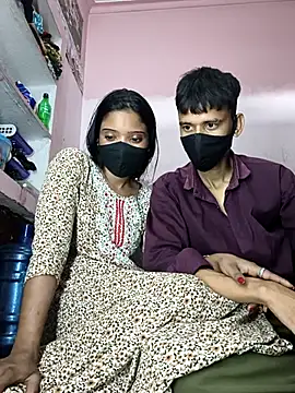 Snapshot of couplegk71 chatting on February 20, 3:47 am couplegk71 online show from February 20, 3:47 am
