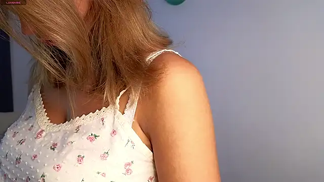 springloveee online show from May 2, 7:52 pm