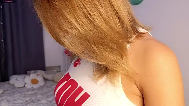springloveee online show from May 26, 6:59 pm