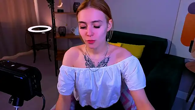 Bella xBaby online show from March 13, 1:40 pm