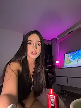 Snapshot of BelaXMeganOfficial chatting on December 16, 1:32 am BelaXMeganOfficial online show from December 16, 1:32 am