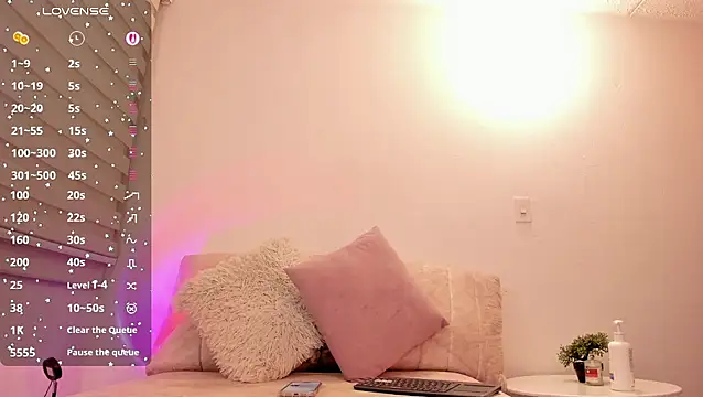 Snapshot of Babe_sophiee1 chatting on May 21, 5:25 am Babe sophiee1 online show from May 21, 5:25 am