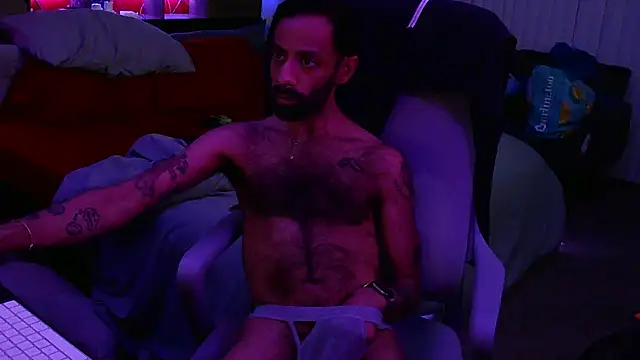 Snapshot of LilBrownPKB chatting on December 14, 11:37 am LilBrownPKB online show from December 14, 11:37 am