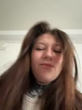 Snapshot of FionaMurr chatting on May 19, 1:44 am FionaMurr online show from May 19, 1:44 am