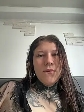 Snapshot of FionaMurr chatting on June 16, 1:41 am FionaMurr online show from June 16, 1:41 am
