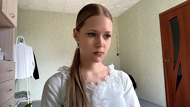 ZaidaSchwarten online show from March 11, 11:38 am