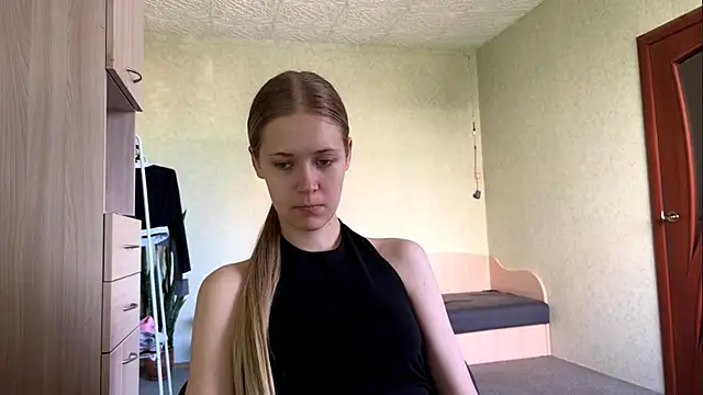 ZaidaSchwarten online show from June 26, 5:12 am