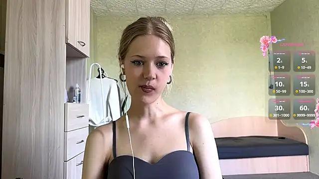 ZaidaSchwarten online show from July 13, 7:33 am