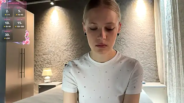 ZaidaSchwarten online show from July 30, 5:17 am