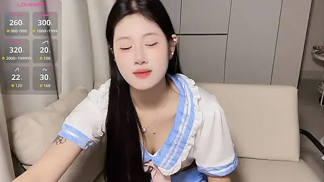 Yvonne-07 online show from April 28, 4:56 pm