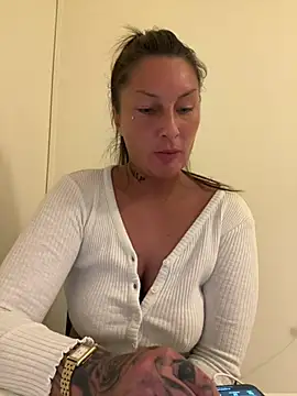 Snapshot of Dirtymind30 chatting on January 18, 6:34 pm Dirtymind30 online show from January 18, 6:34 pm