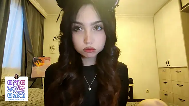 Qwami Amie online show from December 23, 5:38 am