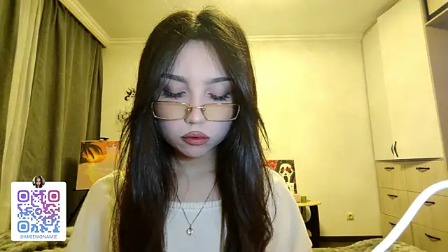 Qwami Amie online show from January 10, 3:52 am