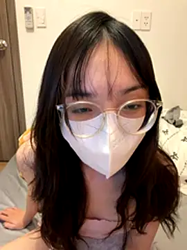 Snapshot of mimichannn99 chatting on December 16, 6:35 pm mimichannn99 online show from December 16, 6:35 pm