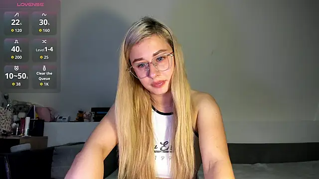 Snapshot of JessyyJ chatting on December 15, 8:24 pm JessyyJ online show from December 15, 8:24 pm