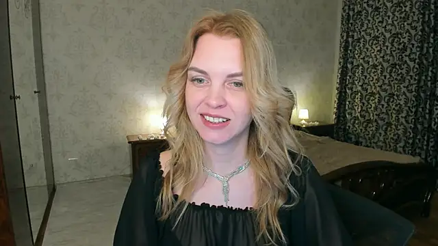 LunaFlinn online show from March 5, 4:19 am