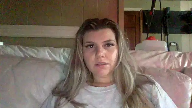 Snapshot of goddesscandy22 chatting on December 16, 5:40 pm goddesscandy22 online show from December 16, 5:40 pm