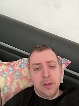 Snapshot of BezzBoii@xh chatting on January 1, 10:54 am BezzBoiixh online show from January 1, 10:54 am