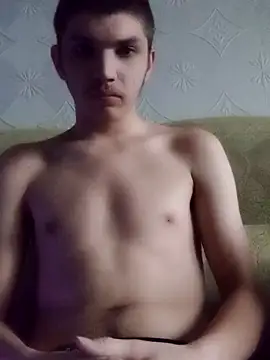 BradPierce online show from December 15, 6:17 am