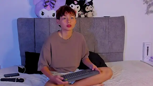 Snapshot of tefi_meow_ chatting on March 12, 2:01 pm tefi meow online show from March 12, 2:01 pm