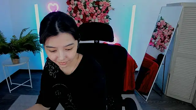 Snapshot of SirenMystiq chatting on June 22, 10:23 am SirenMystiq online show from June 22, 10:23 am