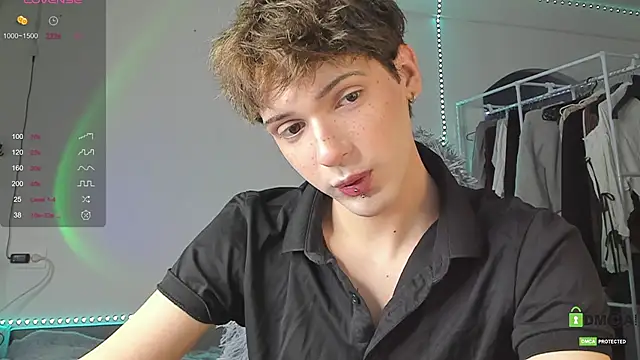 Snapshot of colestorm_ chatting on February 5, 6:56 pm colestorm online show from February 5, 6:56 pm