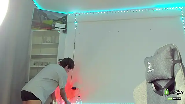 Snapshot of colestorm_ chatting on March 5, 11:56 pm colestorm online show from March 5, 11:56 pm