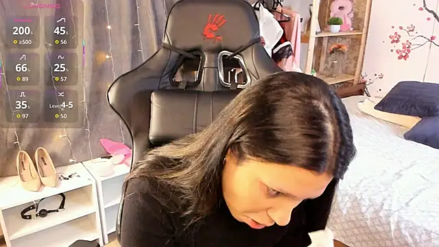 Nicole Pars online show from December 18, 7:25 am