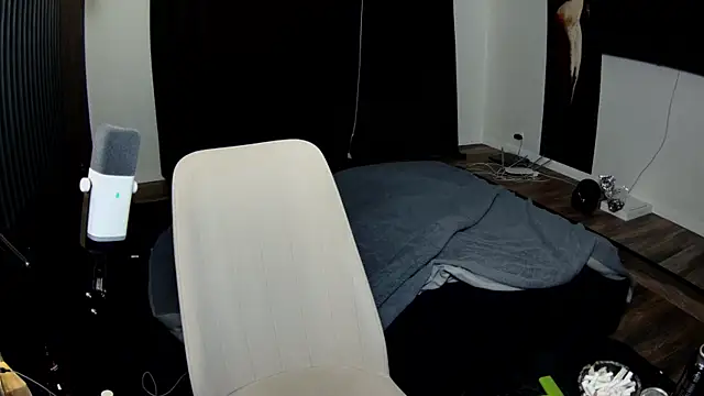 Nicole Pars online show from March 3, 5:24 am