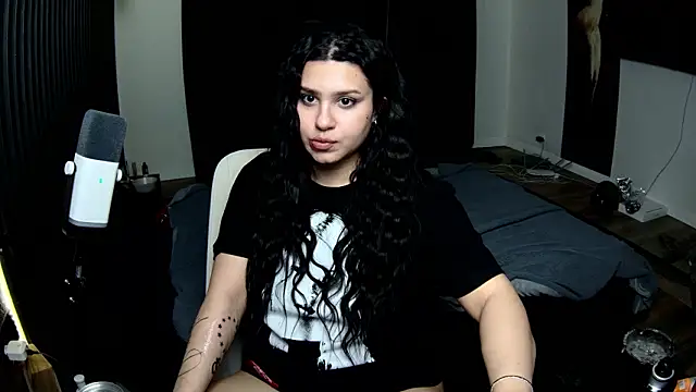 Nicole Pars online show from March 5, 8:38 pm