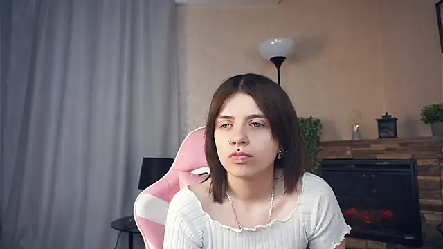 IleanaPishko online show from January 7, 8:06 am