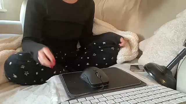 ijustturned18today online show from December 20, 2:35 pm