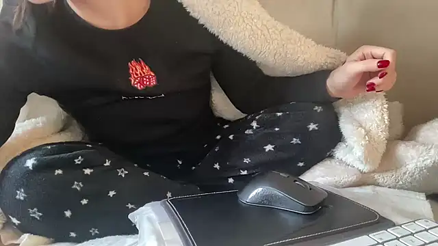 ijustturned18today online show from December 22, 12:13 pm