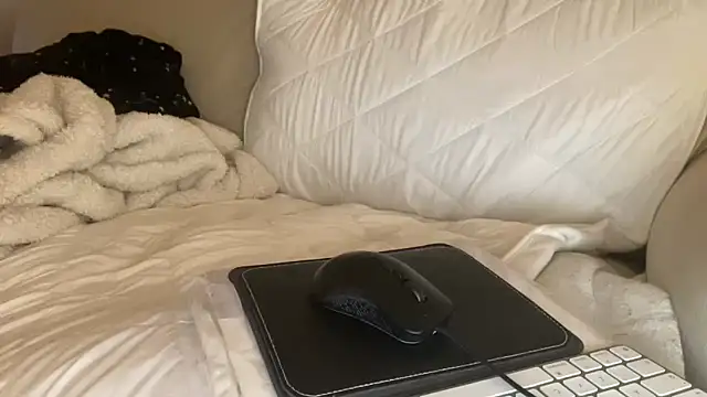 ijustturned18today online show from January 14, 4:34 pm