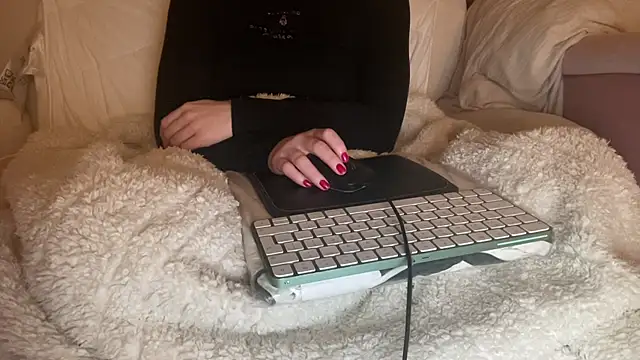 ijustturned18today online show from January 19, 6:17 am