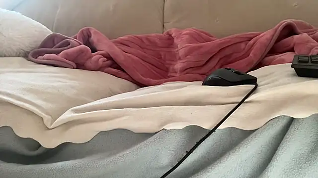 ijustturned18today online show from February 17, 7:49 am