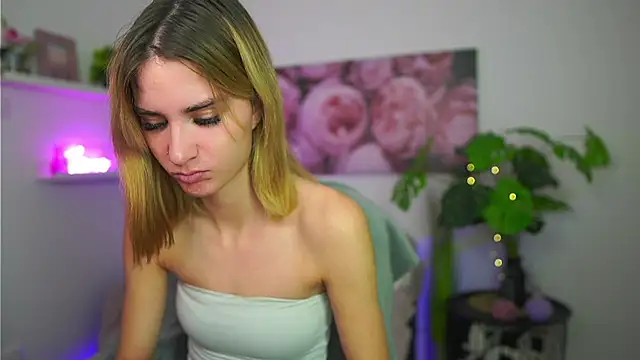 Snapshot of _Bella_Young chatting on December 18, 2:23 pm Bella Young online show from December 18, 2:23 pm