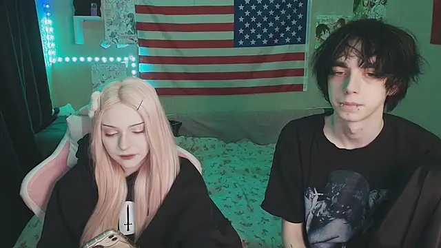 Snapshot of midnight_memories chatting on February 15, 1:13 am midnight memories online show from February 15, 1:13 am