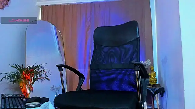  YOURHERO online show from May 1, 11:59 am