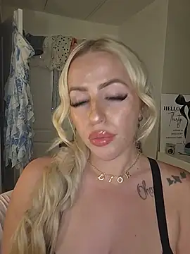 Snapshot of Bellareenaaa chatting on July 28, 8:23 pm Bellareenaaa online show from July 28, 8:23 pm