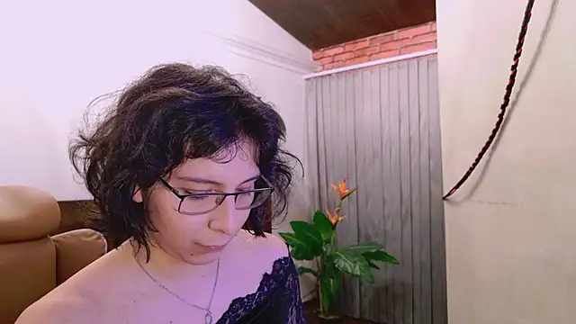 Snapshot of Shelly_bat chatting on July 17, 10:25 pm Shelly bat online show from July 17, 10:25 pm