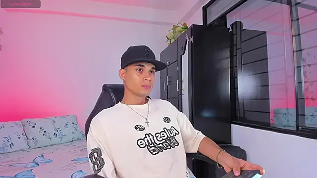 Snapshot of Michael_Jordan_zz chatting on January 8, 7:49 pm Michael Jordan zz online show from January 8, 7:49 pm