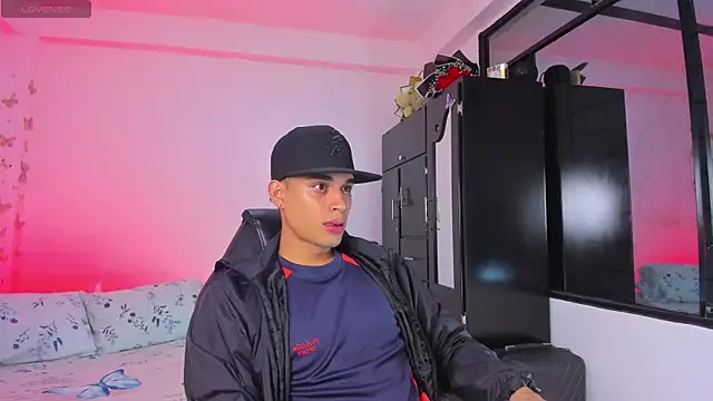 Snapshot of Michael_Jordan_zz chatting on January 9, 11:39 pm Michael Jordan zz online show from January 9, 11:39 pm