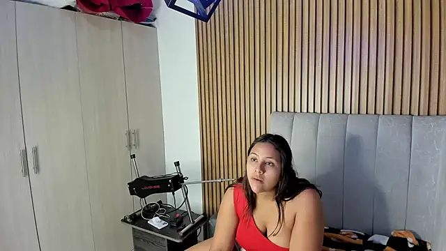 Snapshot of TiifanyGrey chatting on January 6, 2:26 am TiifanyGrey online show from January 6, 2:26 am