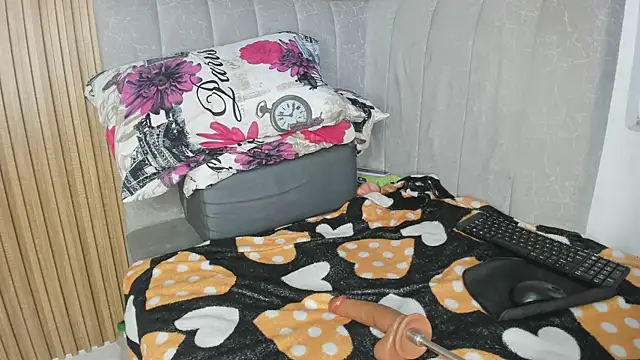 Snapshot of TiifanyGrey chatting on January 10, 2:41 pm TiifanyGrey online show from January 10, 2:41 pm