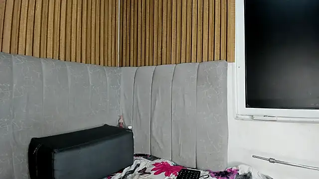 Snapshot of TiifanyGrey chatting on January 18, 2:26 am TiifanyGrey online show from January 18, 2:26 am