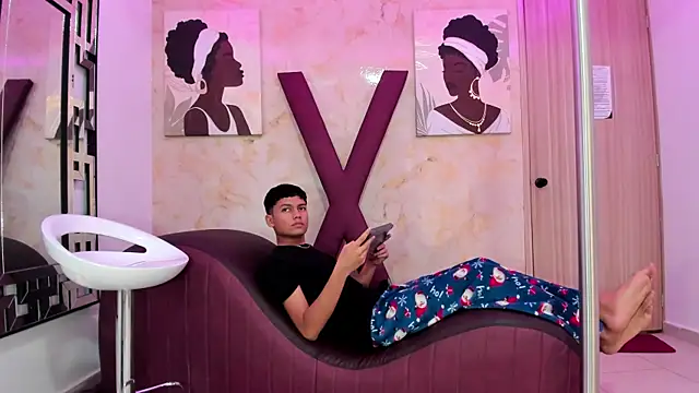 HORNY PRETTY online show from December 18, 2:56 pm